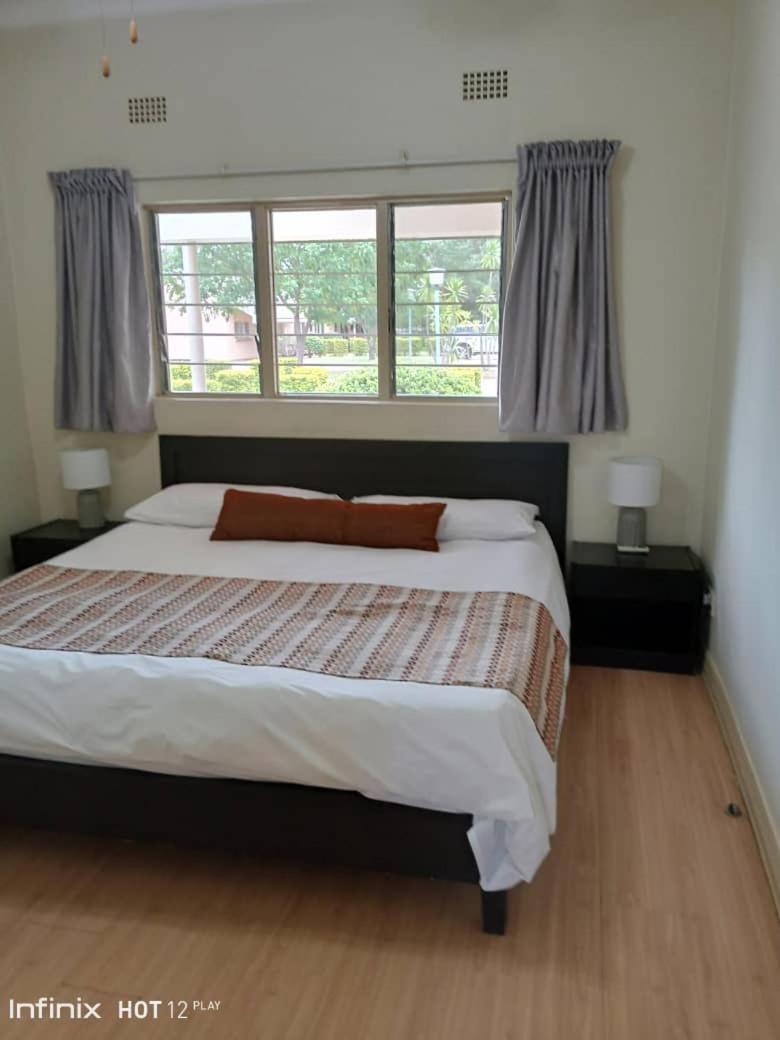 Victoria Apartments Livingstone Extérieur photo