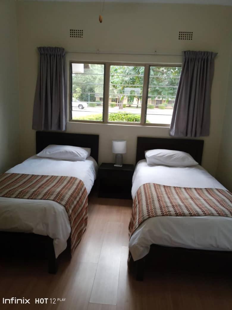Victoria Apartments Livingstone Extérieur photo