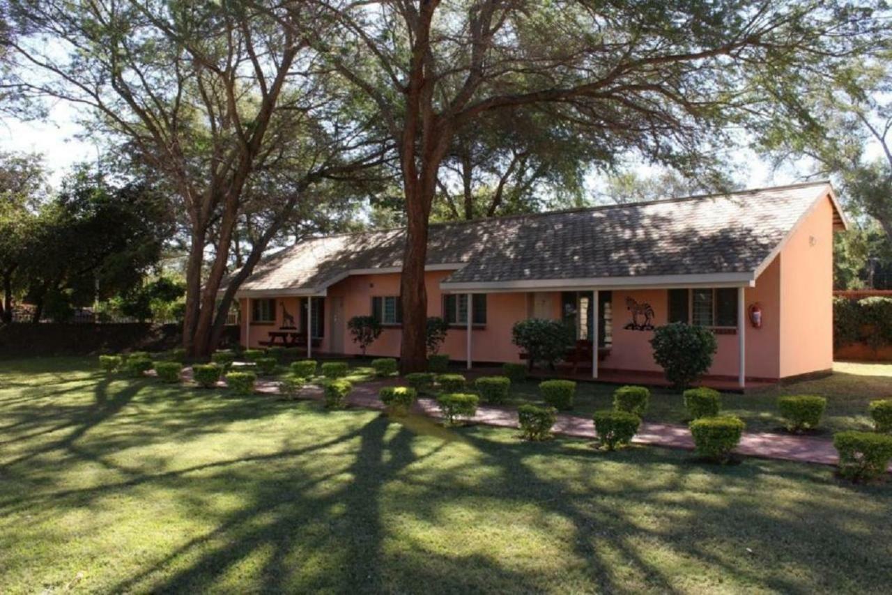 Victoria Apartments Livingstone Extérieur photo